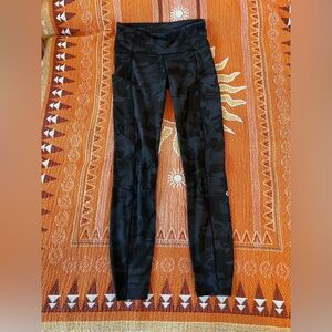 Lululemon Fast and Free HR 25” Tight
Size: 4 Color: Incognito Camo